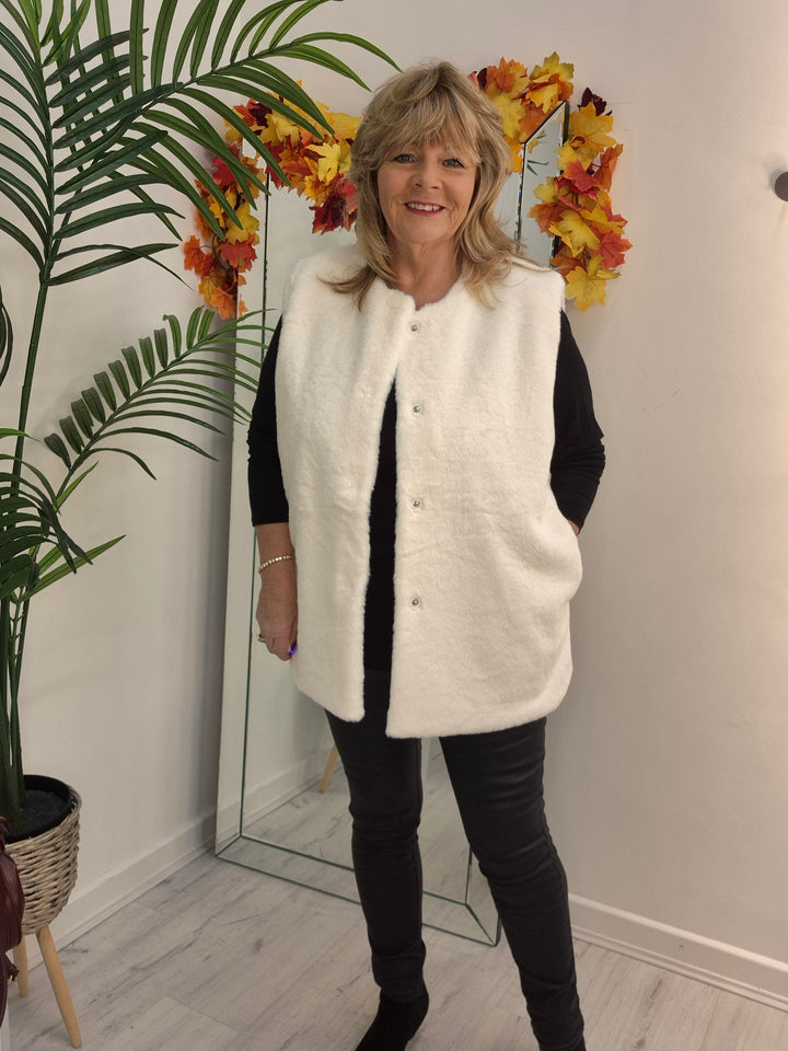 Oslo Faux Fur Gilet - Cream (Curvy fits from 14 up to Size 20)