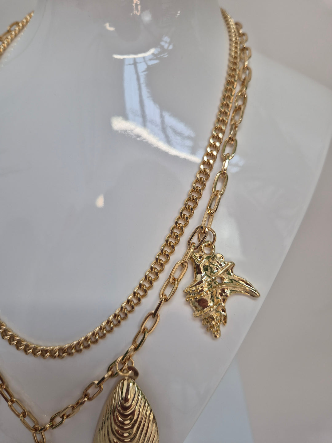 Starfish Beach Vibes Necklace (Gold Tone)