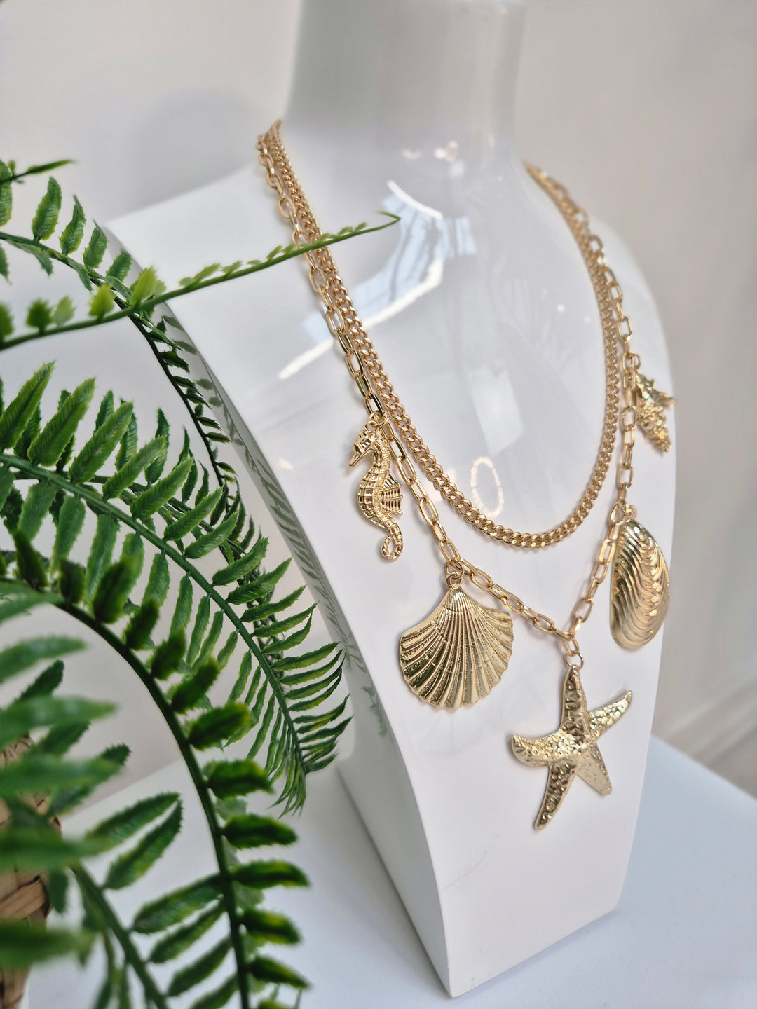 Starfish Beach Vibes Necklace (Gold Tone)