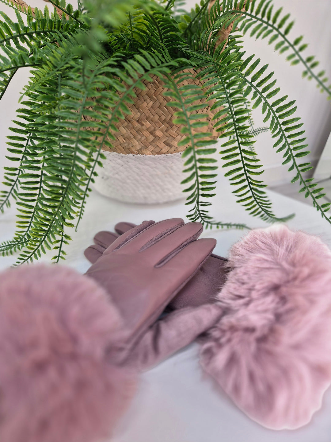 Oslo Gloves with Faux Leather & Faux Fur - Dusky Pink