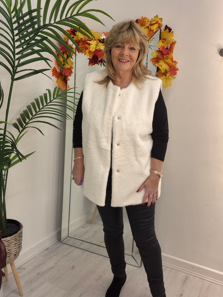 Oslo Faux Fur Gilet - Cream (Curvy fits from 14 up to Size 20)