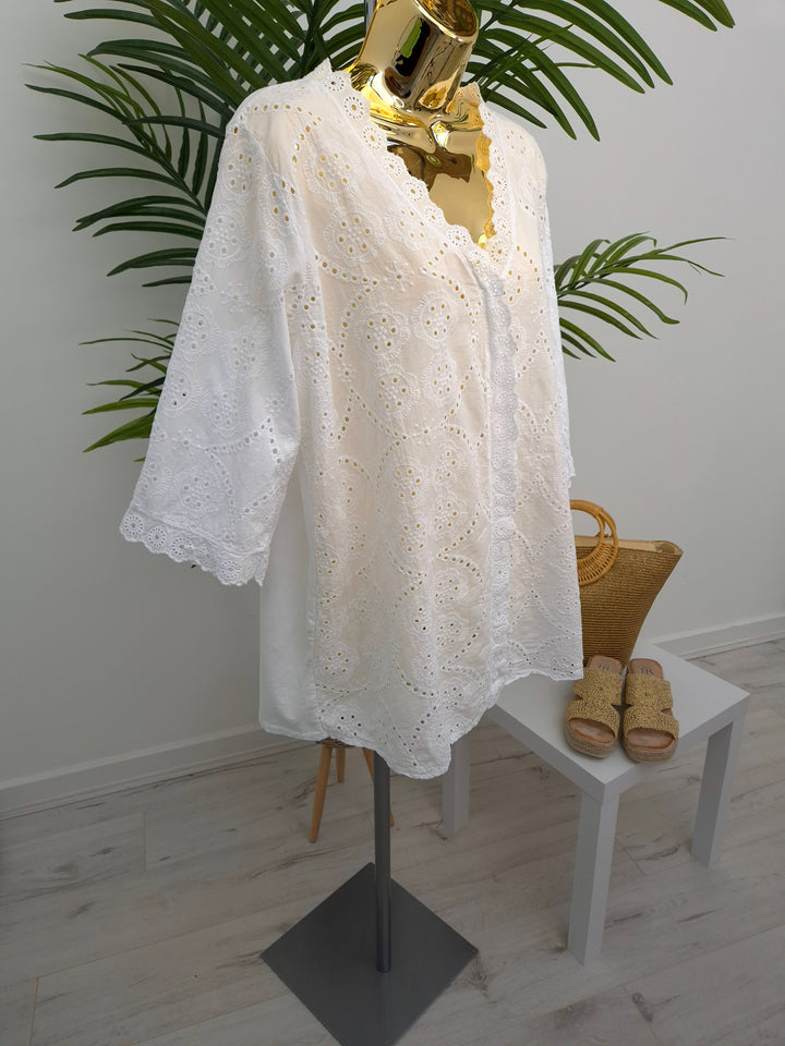 Billie Broderie Anglaise Blouse - (choose your Colour) (Curvy)