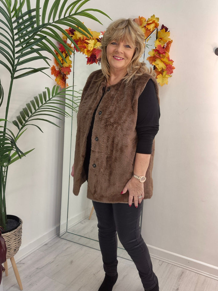 Oslo Faux Fur Gilet - Chocolate (Curvy fits from 14 up to Size 20)