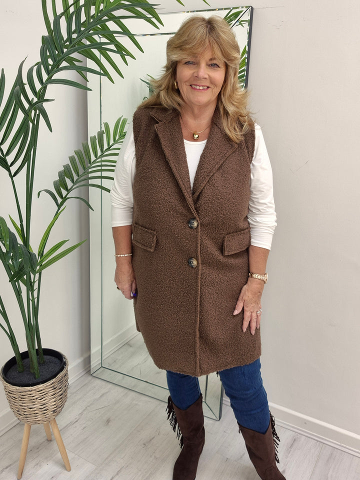 Gina Gilet (Faux Shearling) - One Size/Curvy, fits from Size 14 to Size 18) - Chocolate