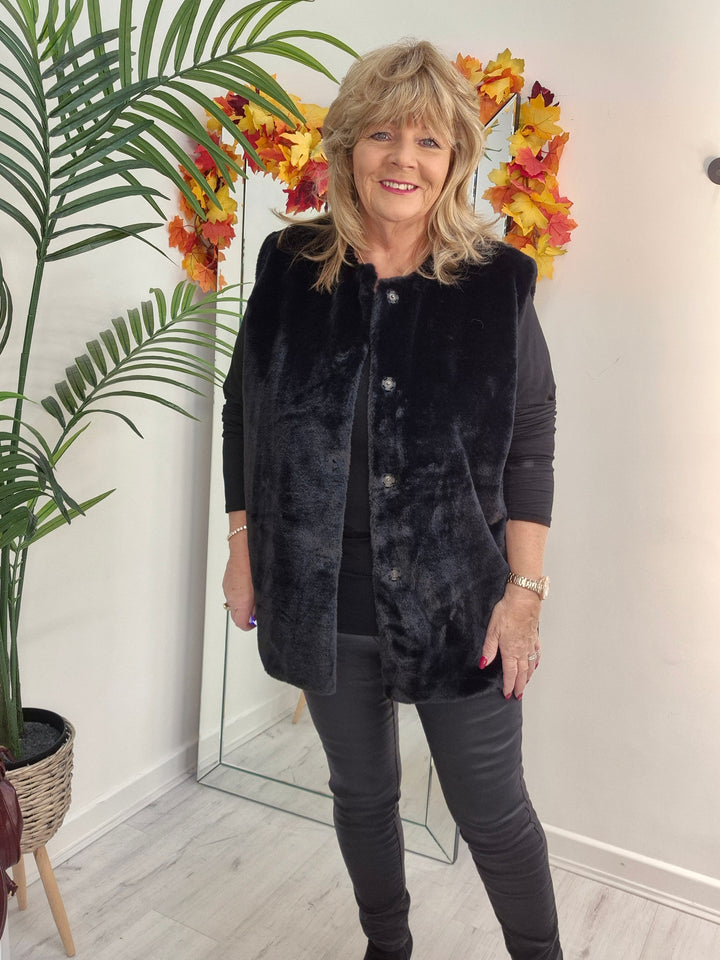 Oslo Faux Fur Gilet - Black (Curvy fits from 14 up to Size 20)