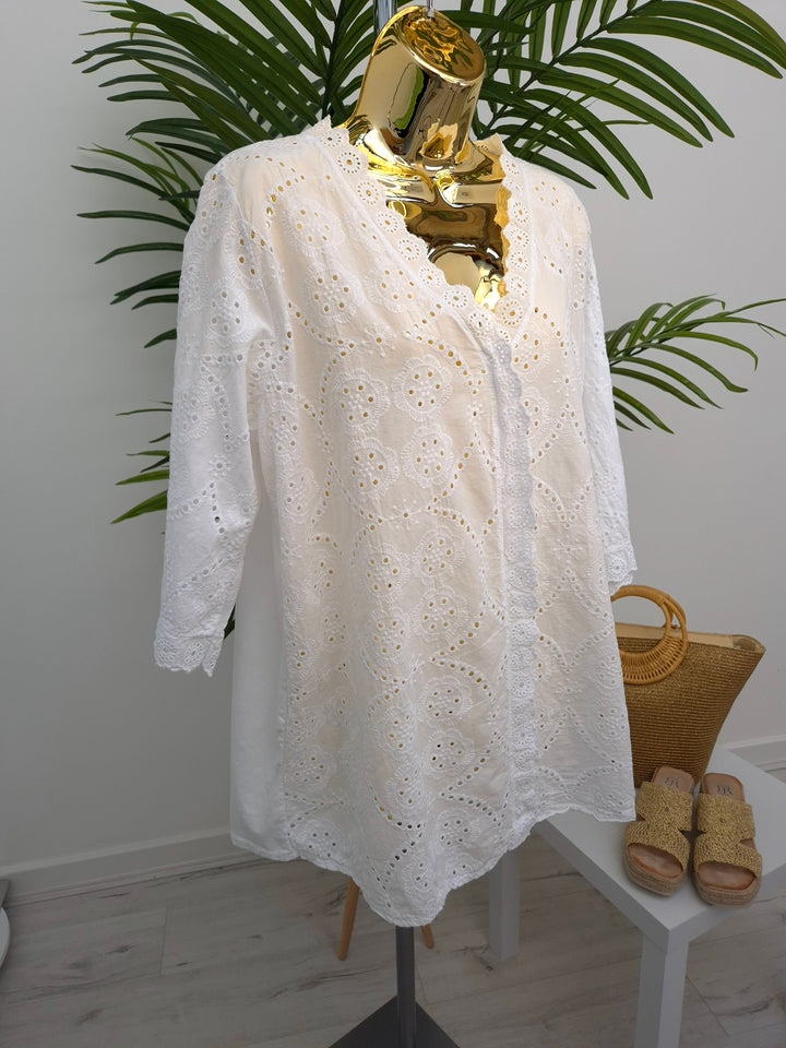 Billie Broderie Anglaise Blouse - (choose your Colour) (Curvy)