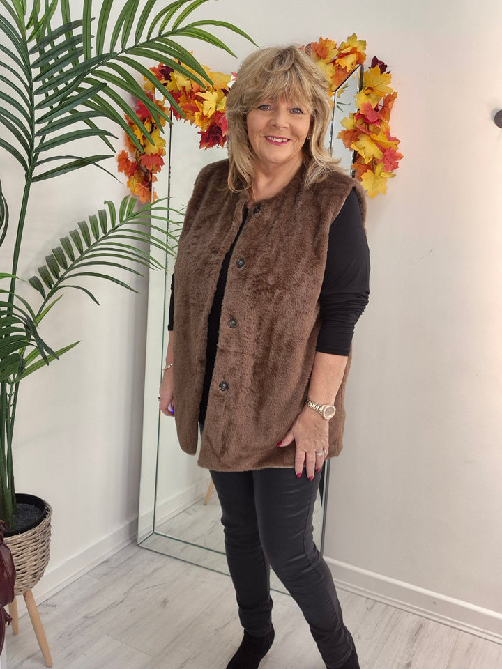 Oslo Faux Fur Gilet - Chocolate (Curvy fits from 14 up to Size 20)