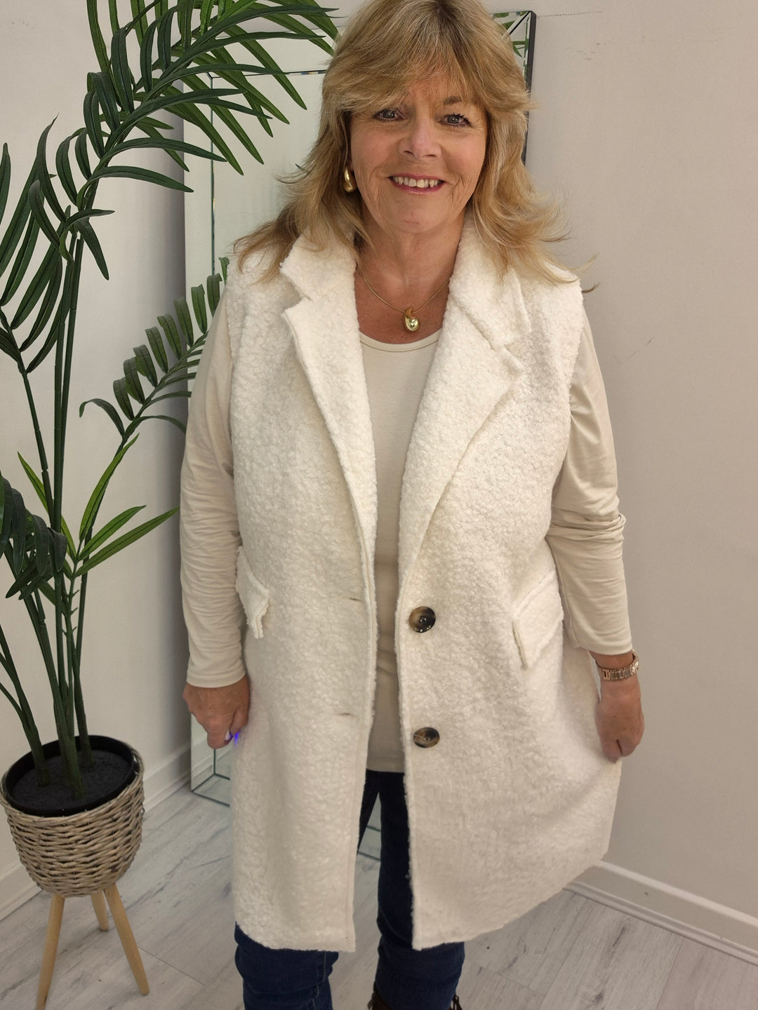 Gina Gilet (Faux Shearling) - One Size/Curvy, fits from Size 14 to Size 18) - Winter White