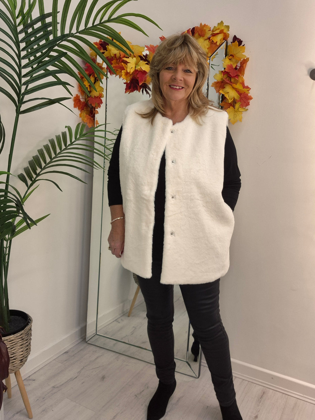 Oslo Faux Fur Gilet - Cream (Curvy fits from 14 up to Size 20)