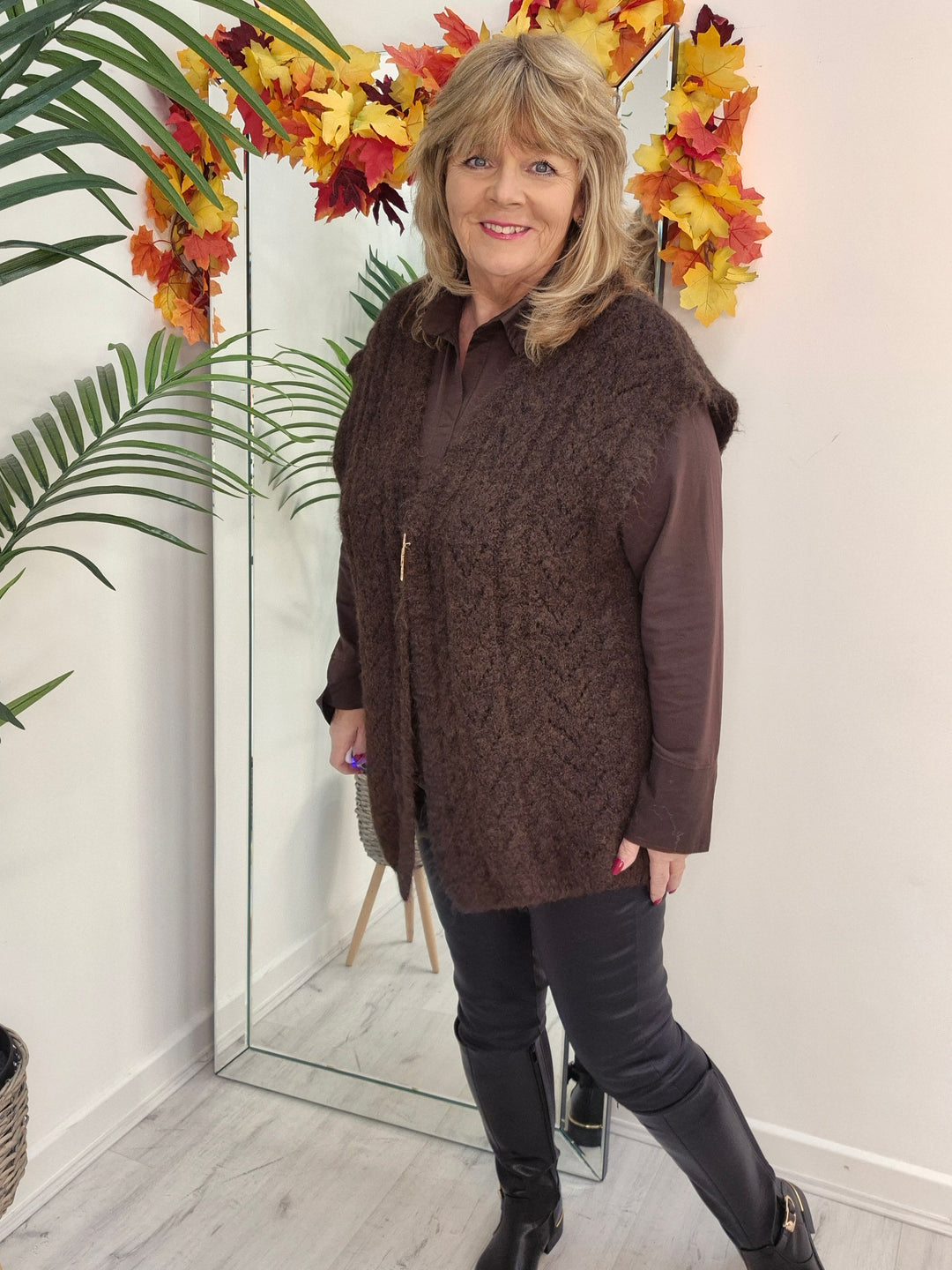 Vermont Super Soft & Fluffy Waistcoat (Oversized, fits from Size 16 up to Size 20/22) - Chocolate