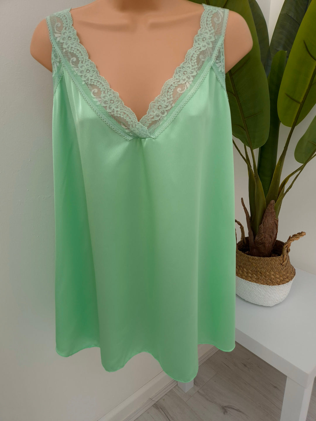 Linzi Lace Cami Top (Curvy) - (choose your Colour)