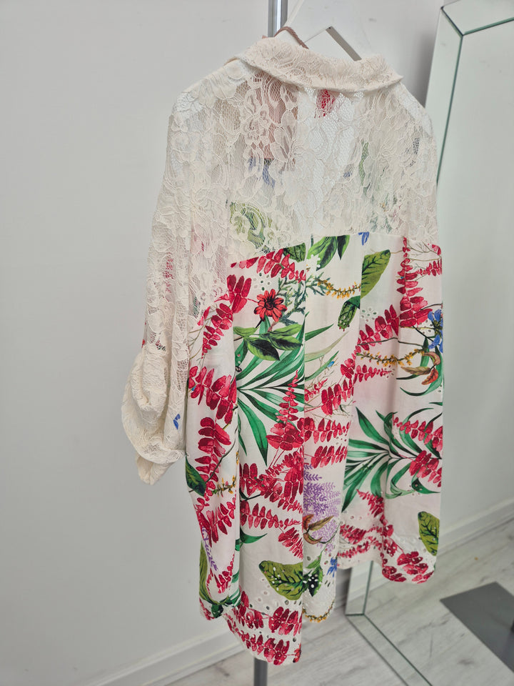 Zeta Otto Floral Lace Blouse (One Size/Curvy - fits from Size 16 up to Size 20) - (choose your Colour)