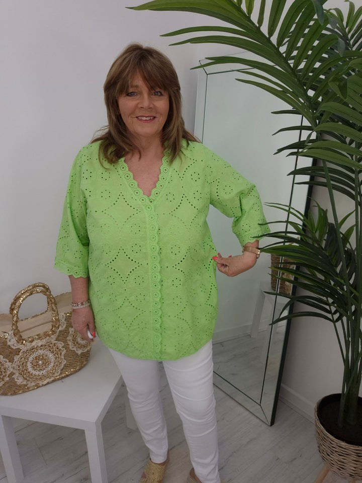 Billie Broderie Anglaise Blouse - (choose your Colour) (Curvy)