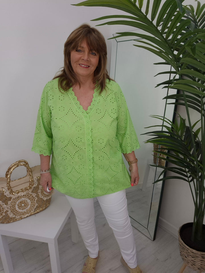 Billie Broderie Anglaise Blouse - (choose your Colour) (Curvy)