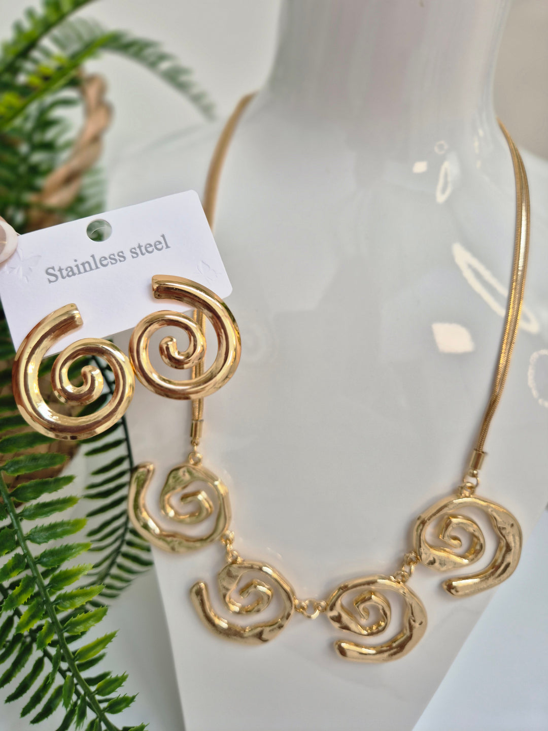 Swirl Necklace - Gold Tone
