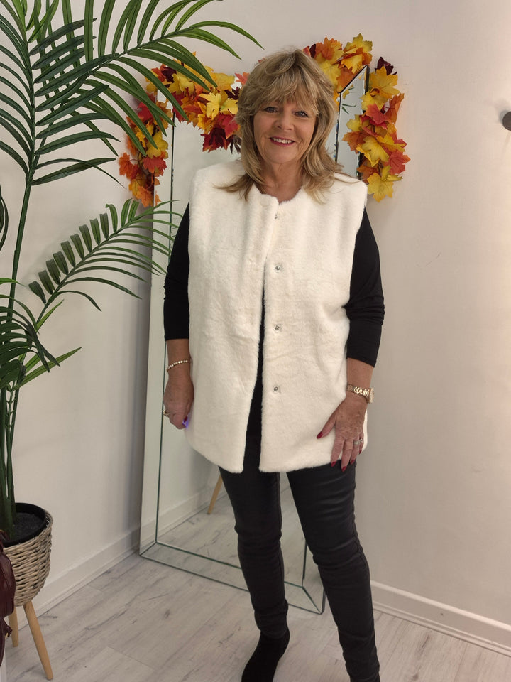 Oslo Faux Fur Gilet - Cream (Curvy fits from 14 up to Size 20)