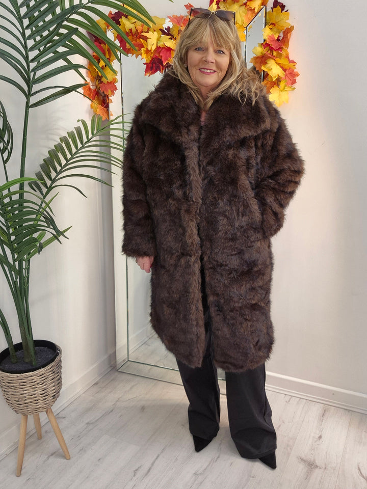 Oslo Faux Fur Coat - Chocolate/Dark Chocolate (One Size/Curvy - fitting from Size 16/18 to Size 20)
