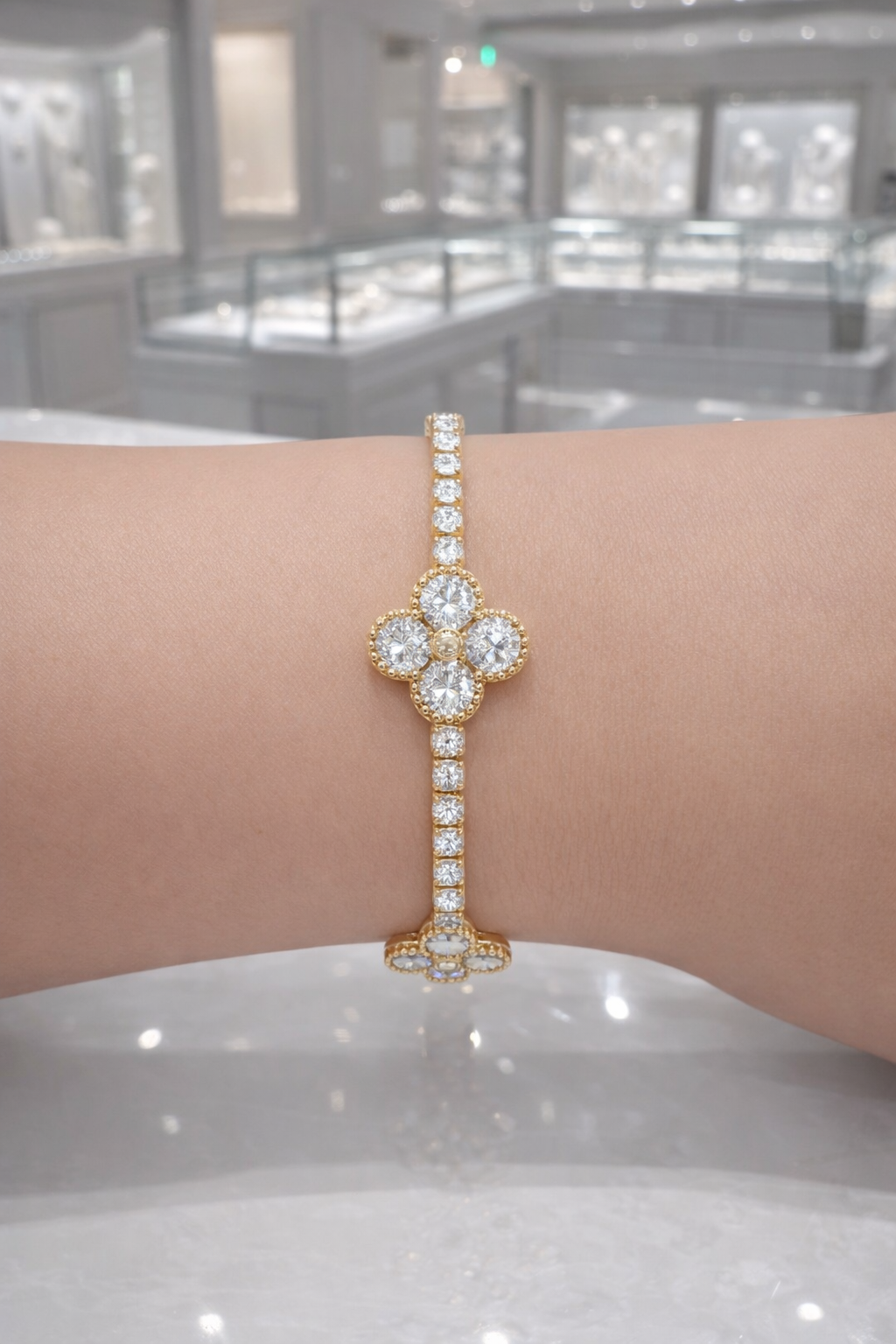 Crystal Clover Bracelet (Gold Tone)