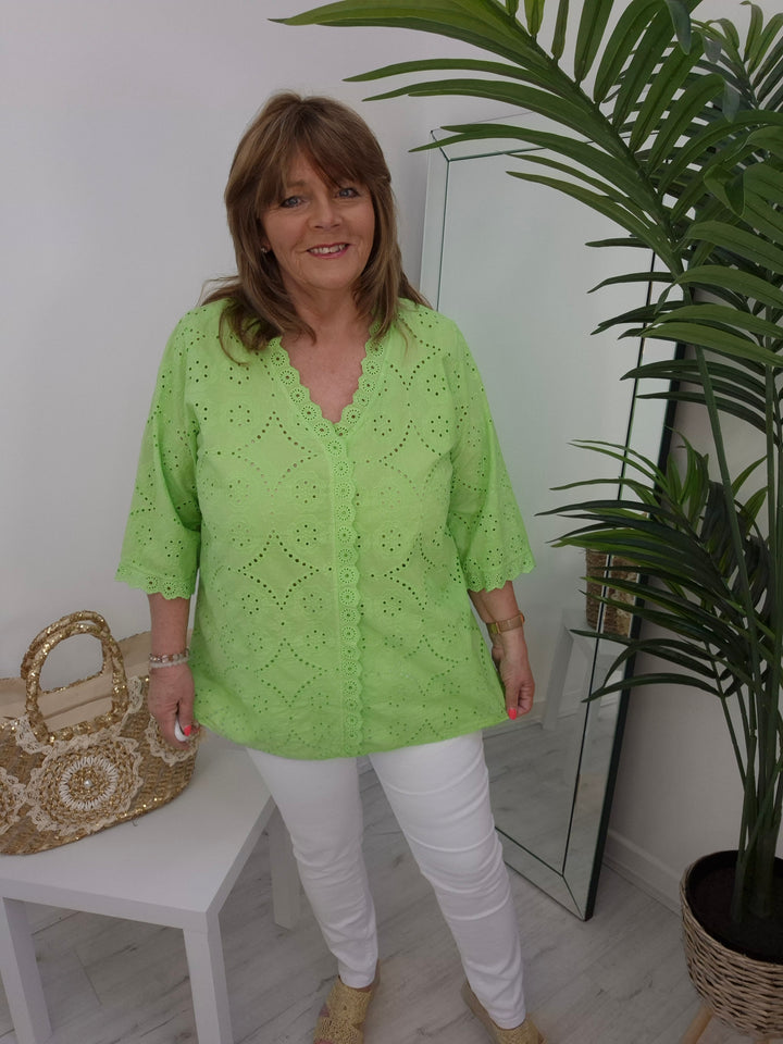 Billie Broderie Anglaise Blouse - (choose your Colour) (Curvy)