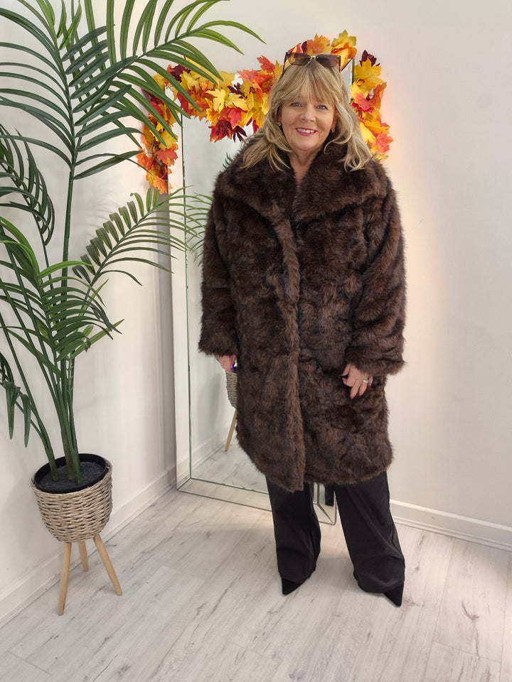 Oslo Faux Fur Coat - Chocolate/Dark Chocolate (One Size/Curvy - fitting from Size 16/18 to Size 20)
