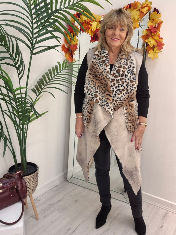 Oslo Faux Fur Reversible Gilet - Stone Leopard (Oversized, fitting from Size 12 up to Size 16)