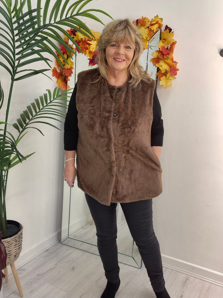 Oslo Faux Fur Gilet - Chocolate (Curvy fits from 14 up to Size 20)