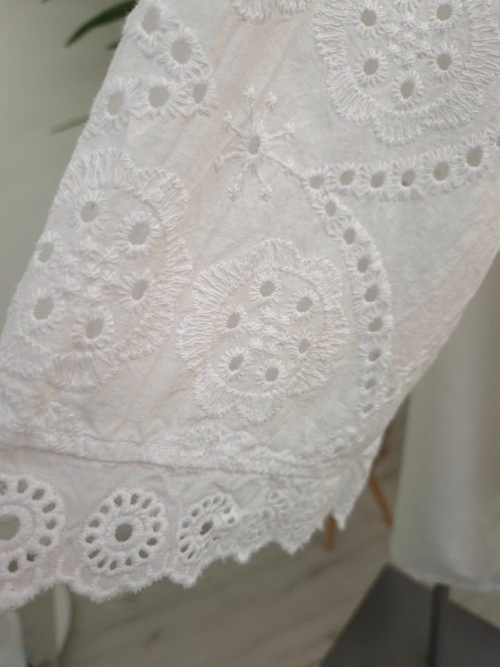 Billie Broderie Anglaise Blouse - (choose your Colour) (Curvy)