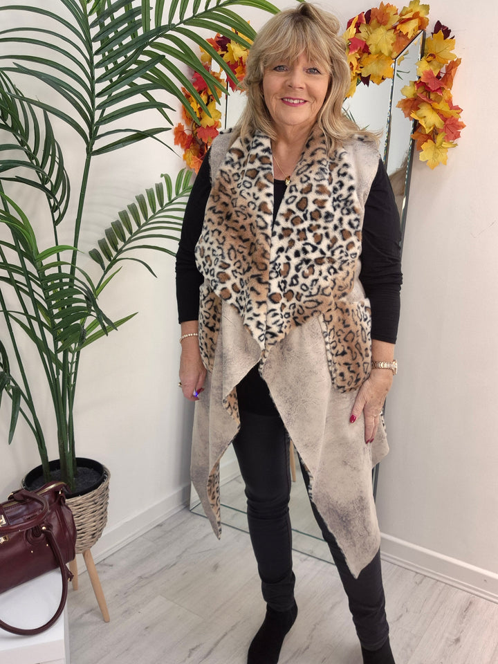 Oslo Faux Fur Reversible Gilet - Stone Leopard (Oversized, fitting from Size 12 up to Size 16)
