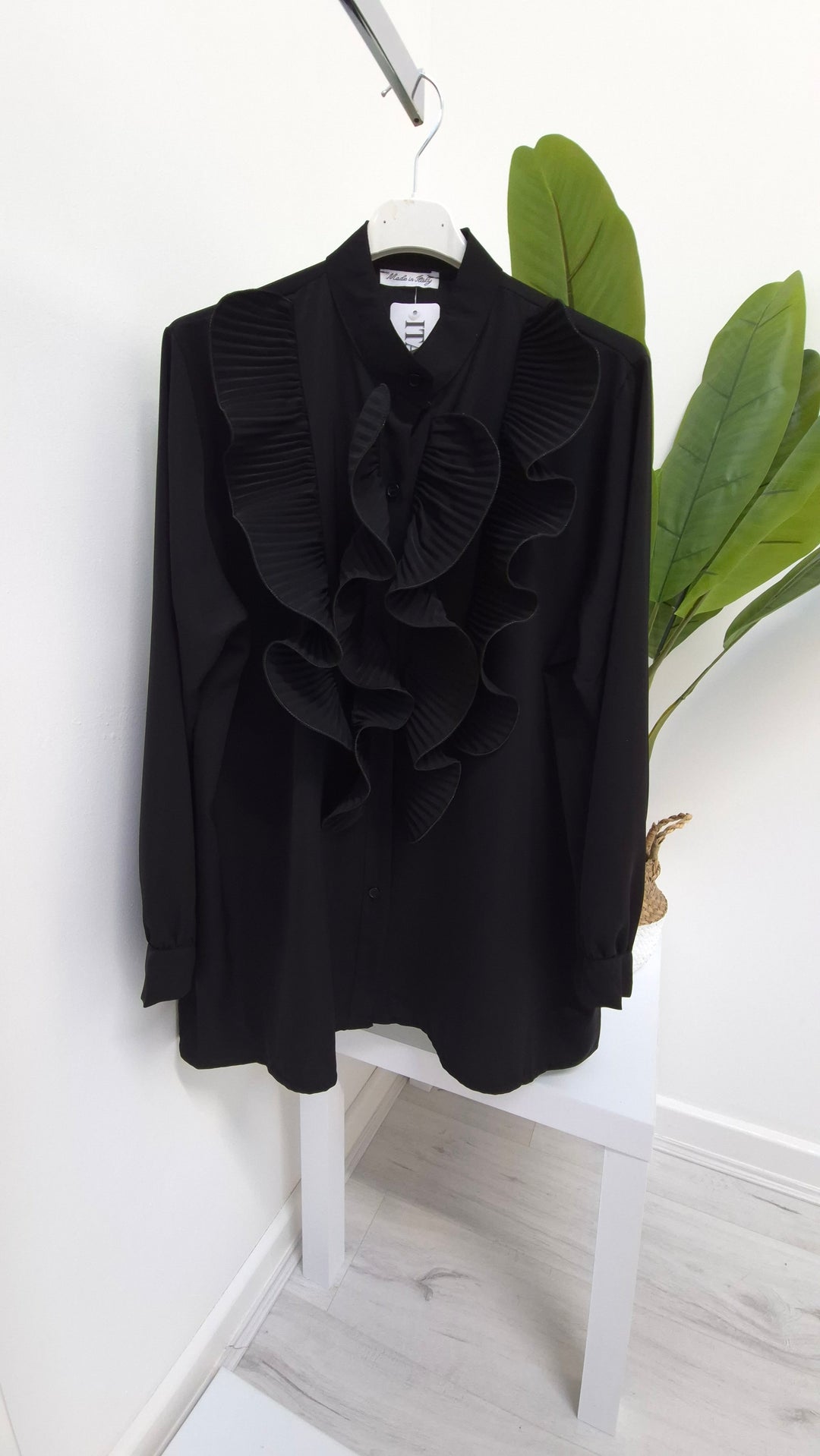 Rita Ruffle Blouse - choose your Colour (Curvy)
