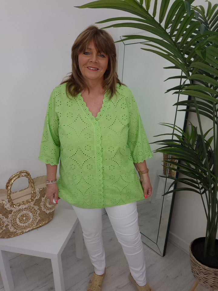 Billie Broderie Anglaise Blouse - (choose your Colour) (Curvy)