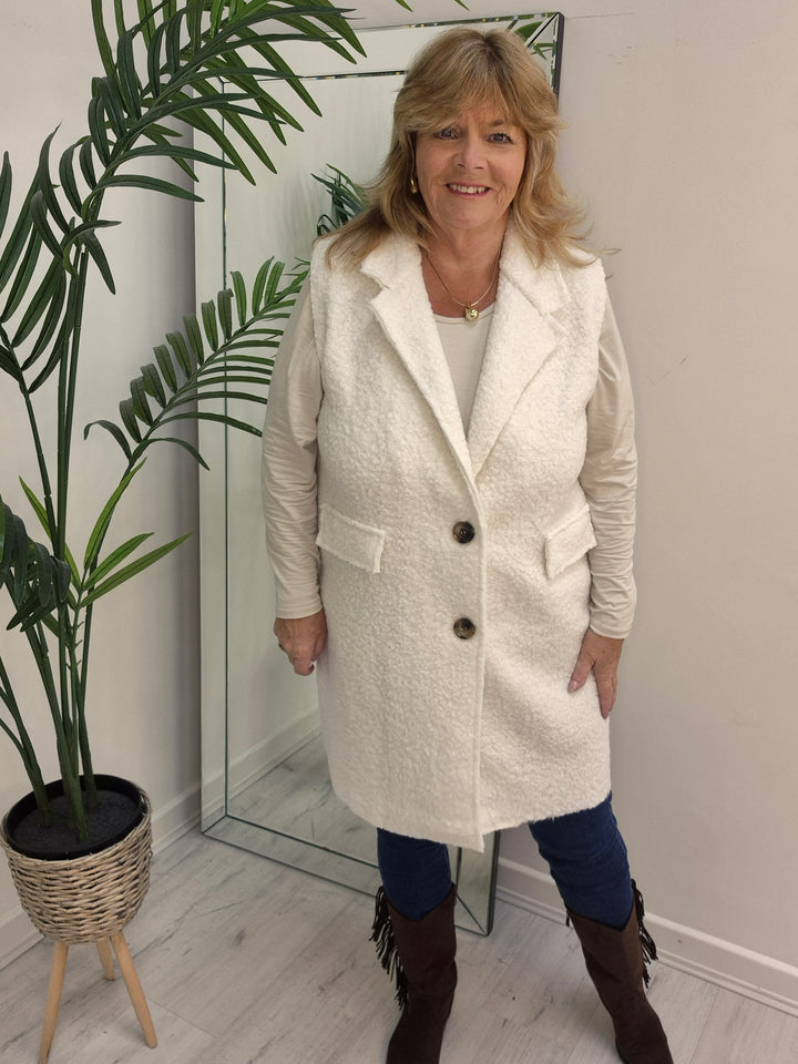 Gina Gilet (Faux Shearling) - One Size/Curvy, fits from Size 14 to Size 18) - Winter White