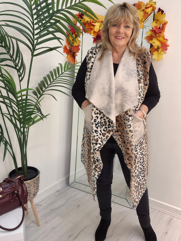 Oslo Faux Fur Reversible Gilet - Stone Leopard (Oversized, fitting from Size 12 up to Size 16)