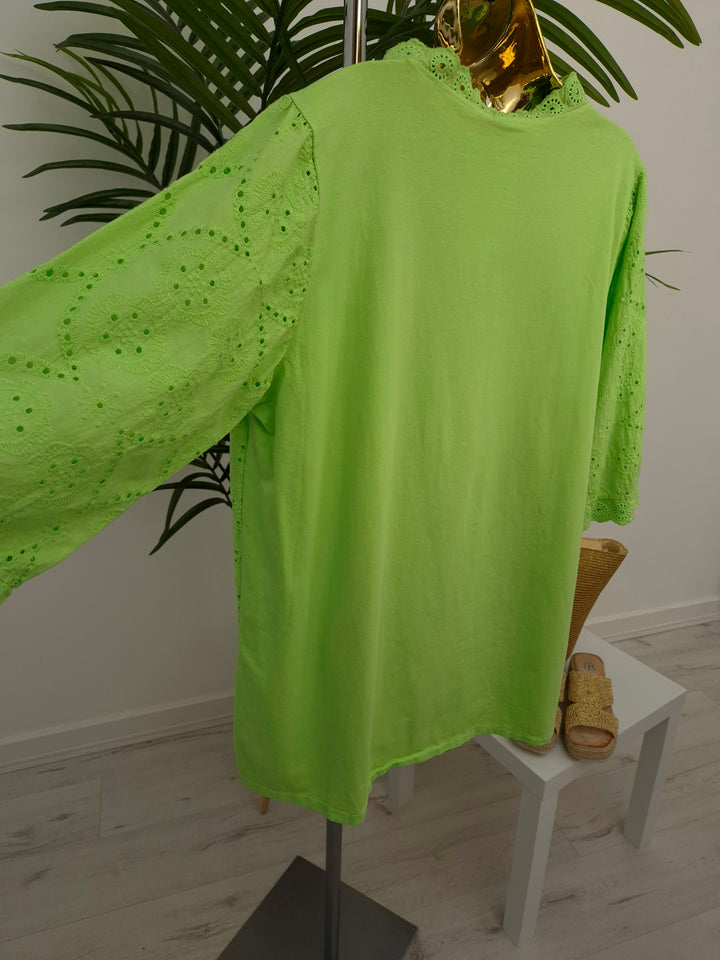 Billie Broderie Anglaise Blouse - (choose your Colour) (Curvy)