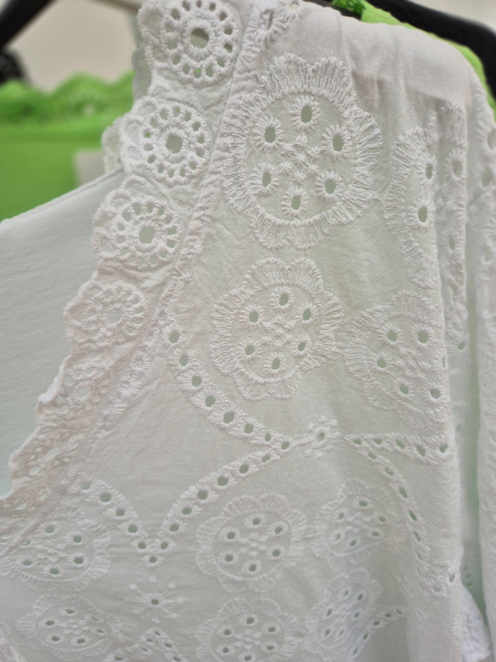 Billie Broderie Anglaise Blouse - (choose your Colour) (Curvy)