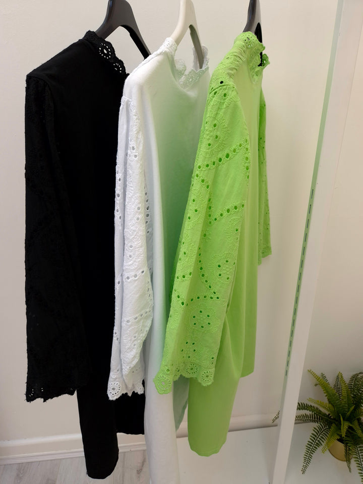 Billie Broderie Anglaise Blouse - (choose your Colour) (Curvy)