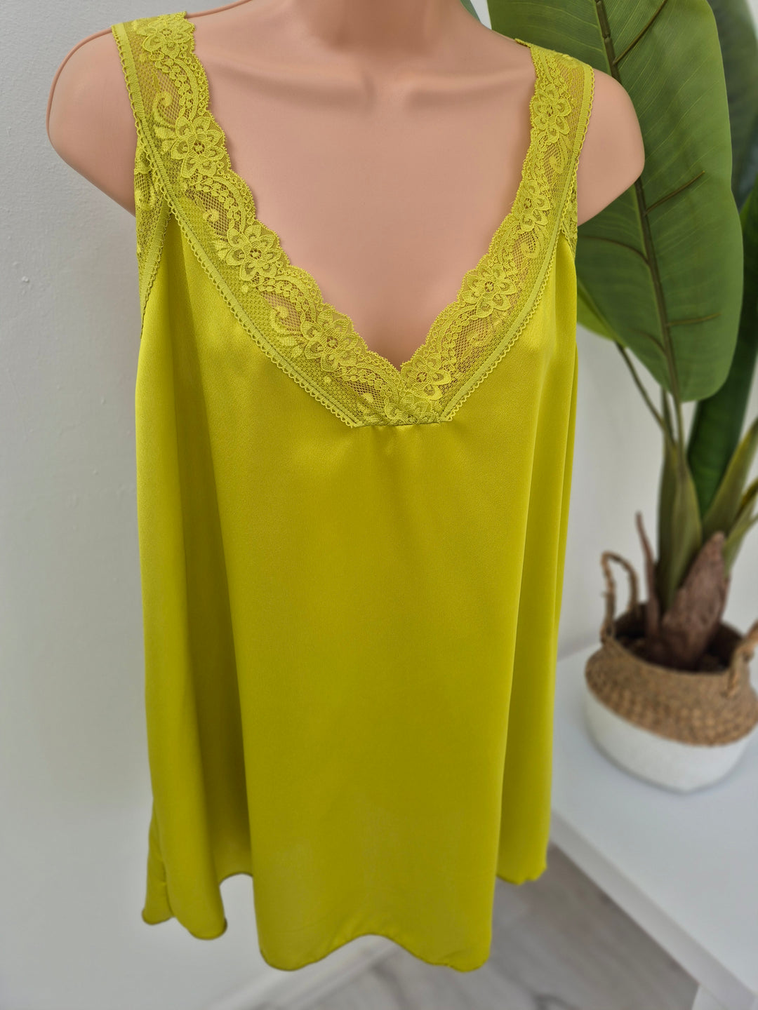 Linzi Lace Cami Top (Curvy) - (choose your Colour)