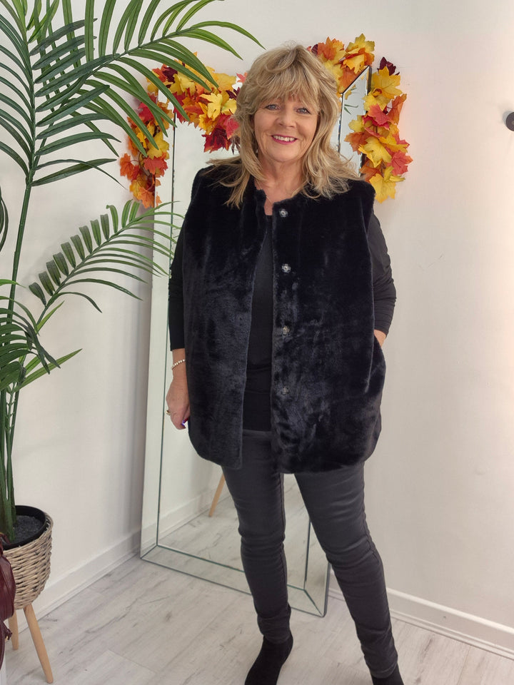 Oslo Faux Fur Gilet - Black (Curvy fits from 14 up to Size 20)