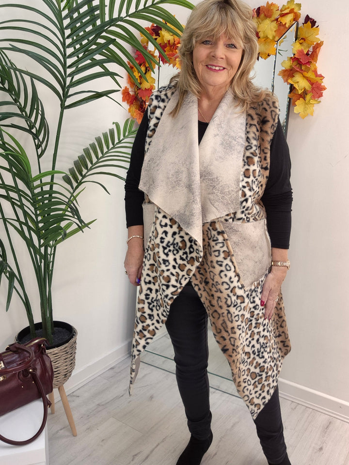 Oslo Faux Fur Reversible Gilet - Stone Leopard (Oversized, fitting from Size 12 up to Size 16)