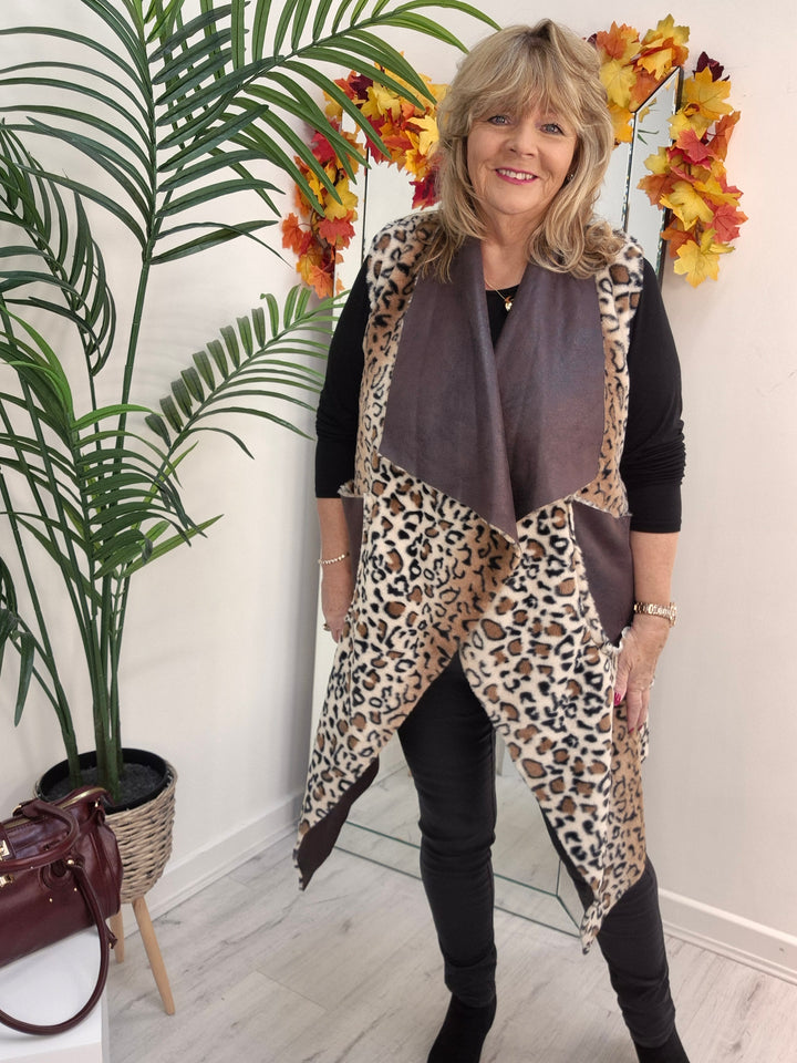 Oslo Faux Fur Reversible Gilet - Chocolate Leopard (Oversized, fitting from Size 12 up to Size 16)