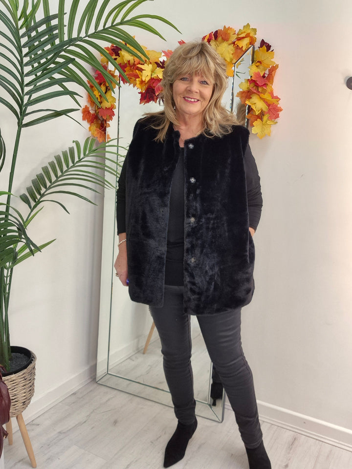Oslo Faux Fur Gilet - Black (Curvy fits from 14 up to Size 20)