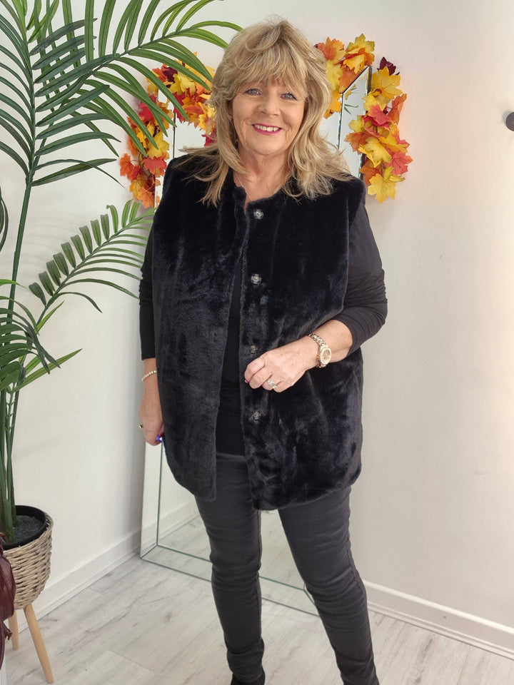 Oslo Faux Fur Gilet - Black (Curvy fits from 14 up to Size 20)