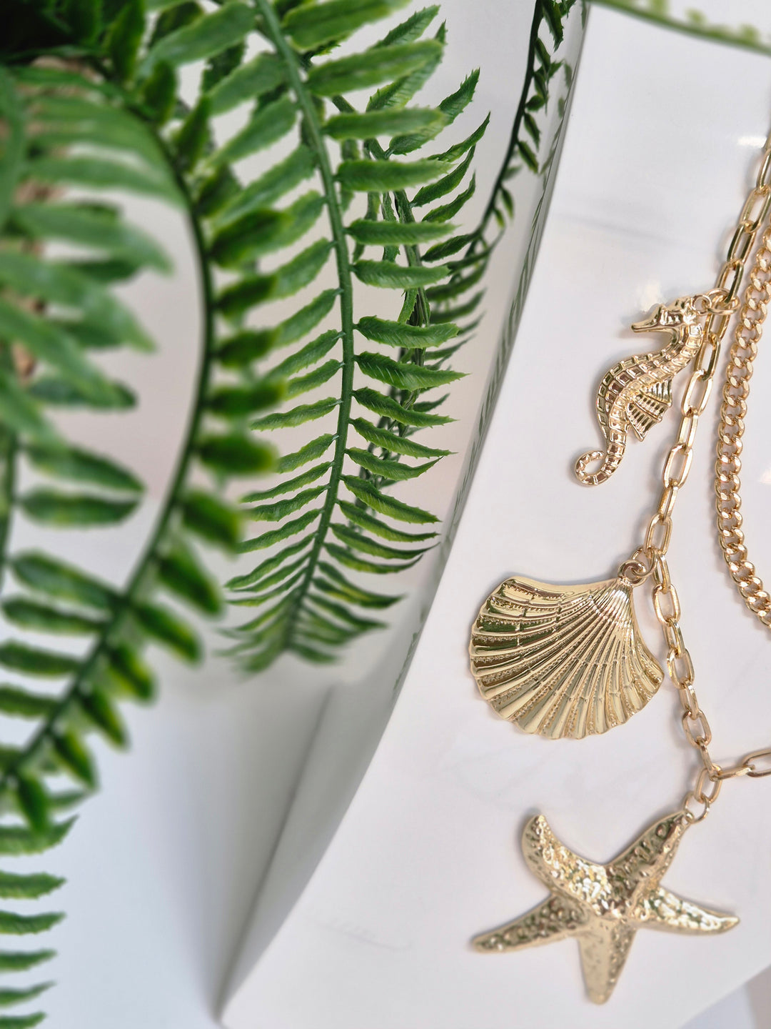 Starfish Beach Vibes Necklace (Gold Tone)