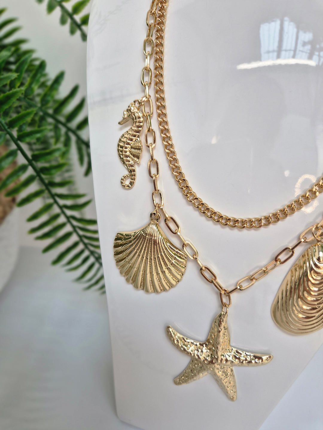 Starfish Beach Vibes Necklace (Gold Tone)