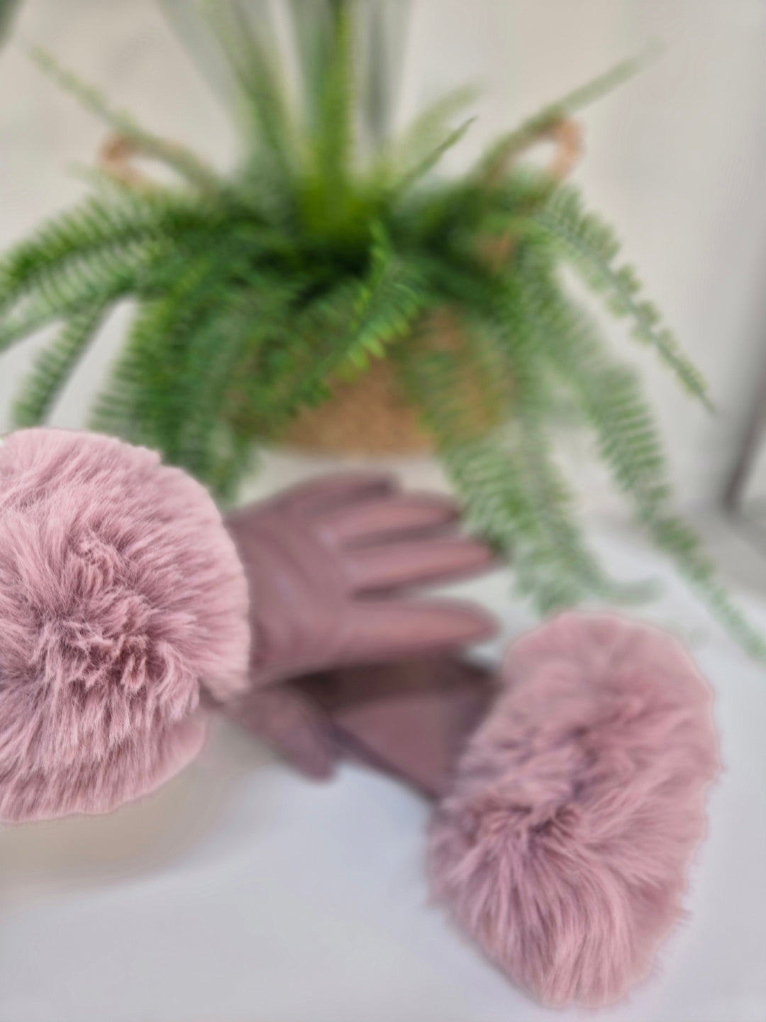 Oslo Gloves with Faux Leather & Faux Fur - Dusky Pink