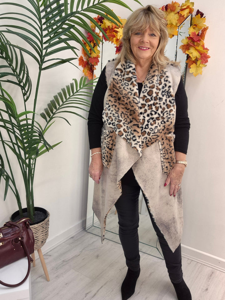 Oslo Faux Fur Reversible Gilet - Stone Leopard (Oversized, fitting from Size 12 up to Size 16)
