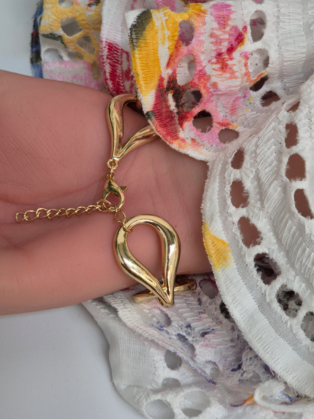 (Teardrop Bracelet (Large) - Gold Tone