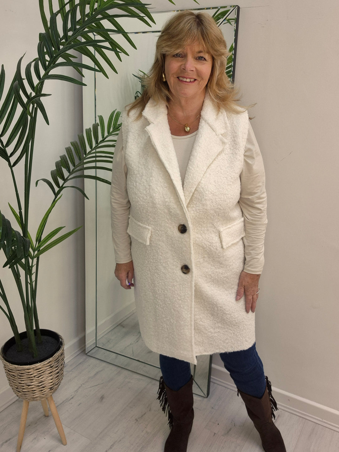 Gina Gilet (Faux Shearling) - One Size/Curvy, fits from Size 14 to Size 18) - Winter White