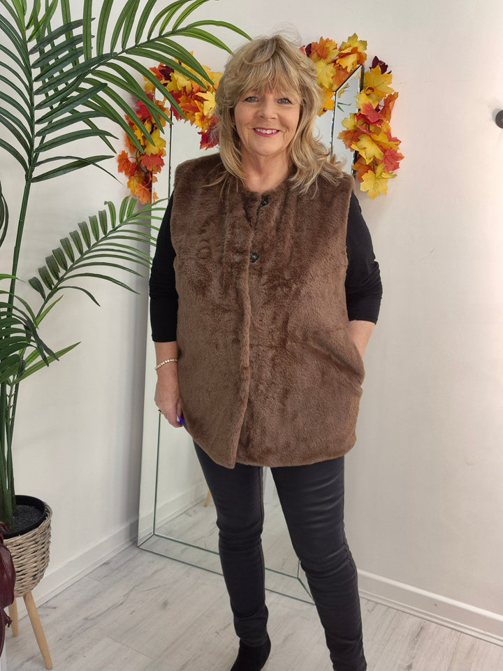 Oslo Faux Fur Gilet - Chocolate (Curvy fits from 14 up to Size 20)