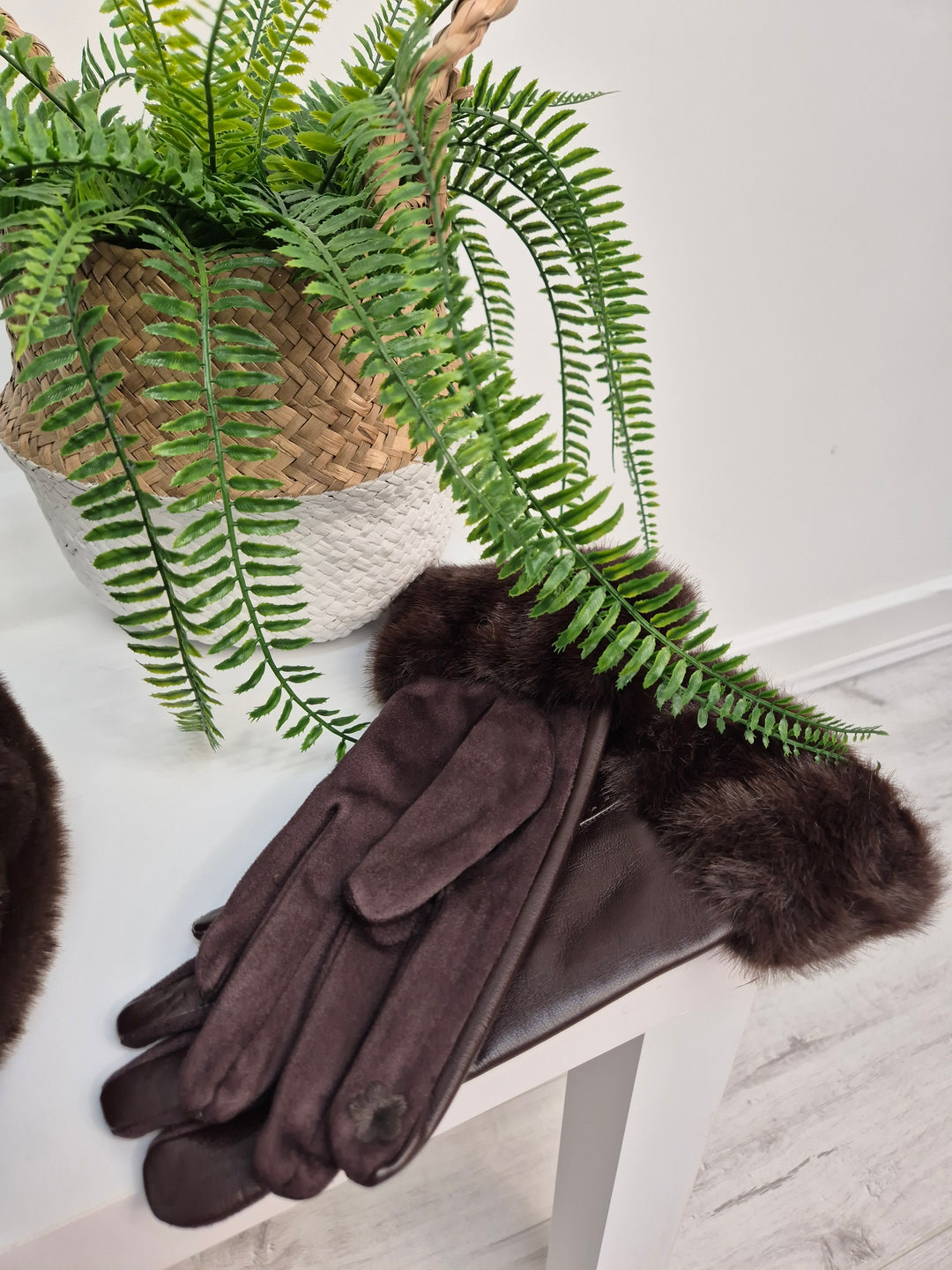 Oslo Gloves with Faux Leather & Faux Fur - Chocolate