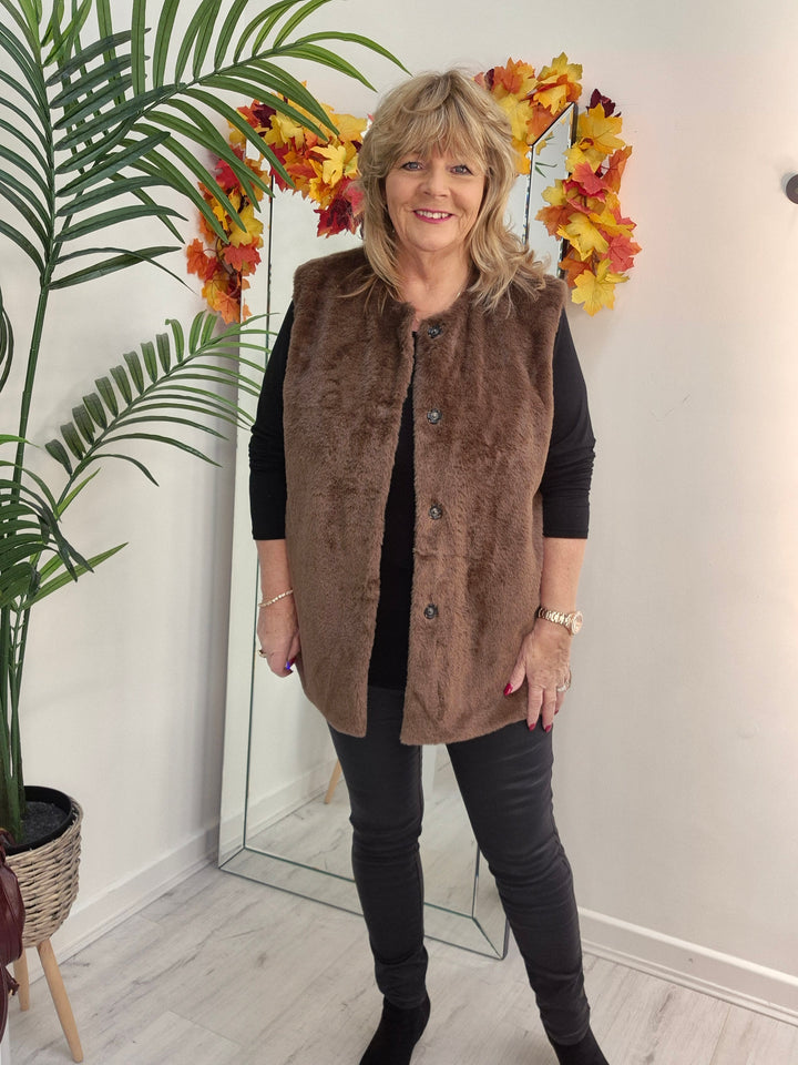 Oslo Faux Fur Gilet - Chocolate (Curvy fits from 14 up to Size 20)
